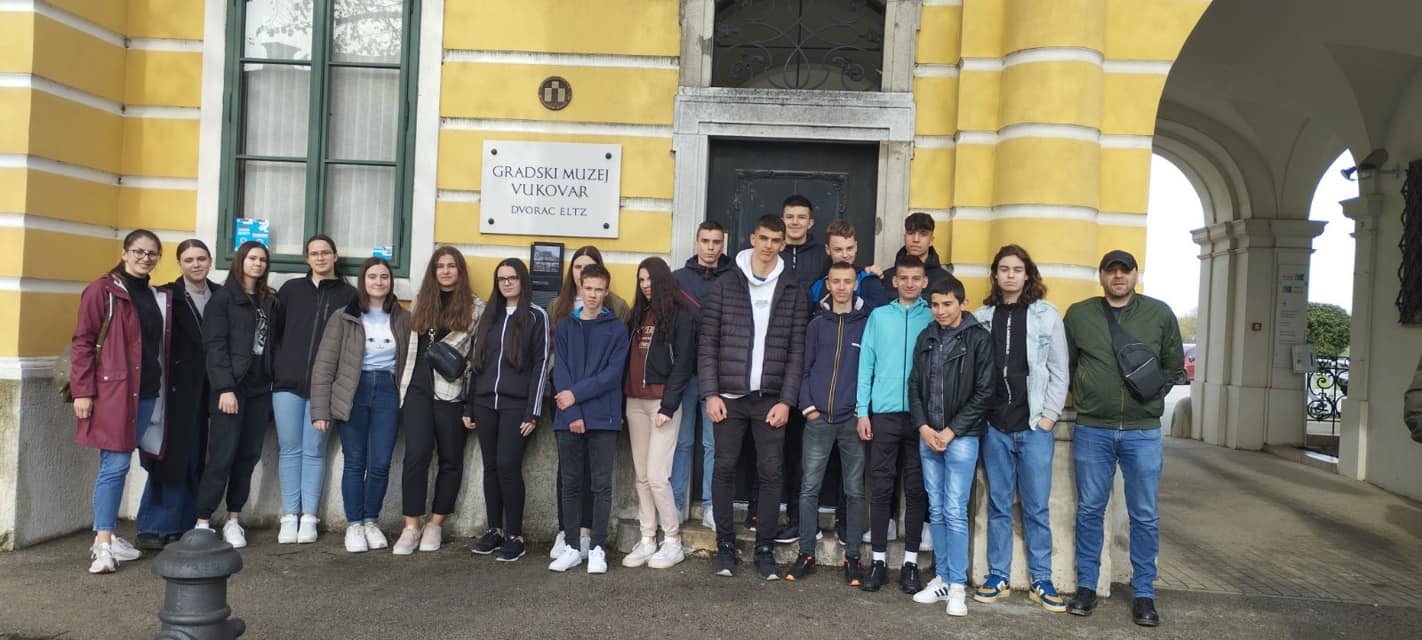Drugi dan izleta završnih razreda u Vukovar, učenici  su posjetili memorijalne lokacije