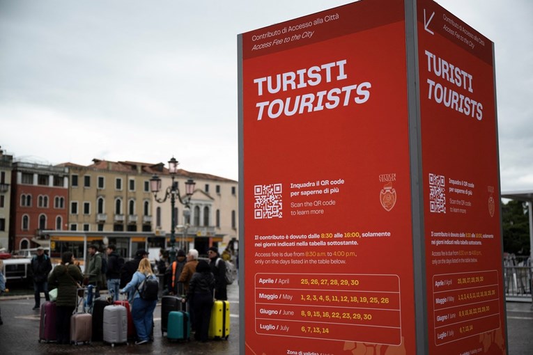 Venecija od danas prvi grad u svijetu koji turistima naplaćuje ulazak u grad